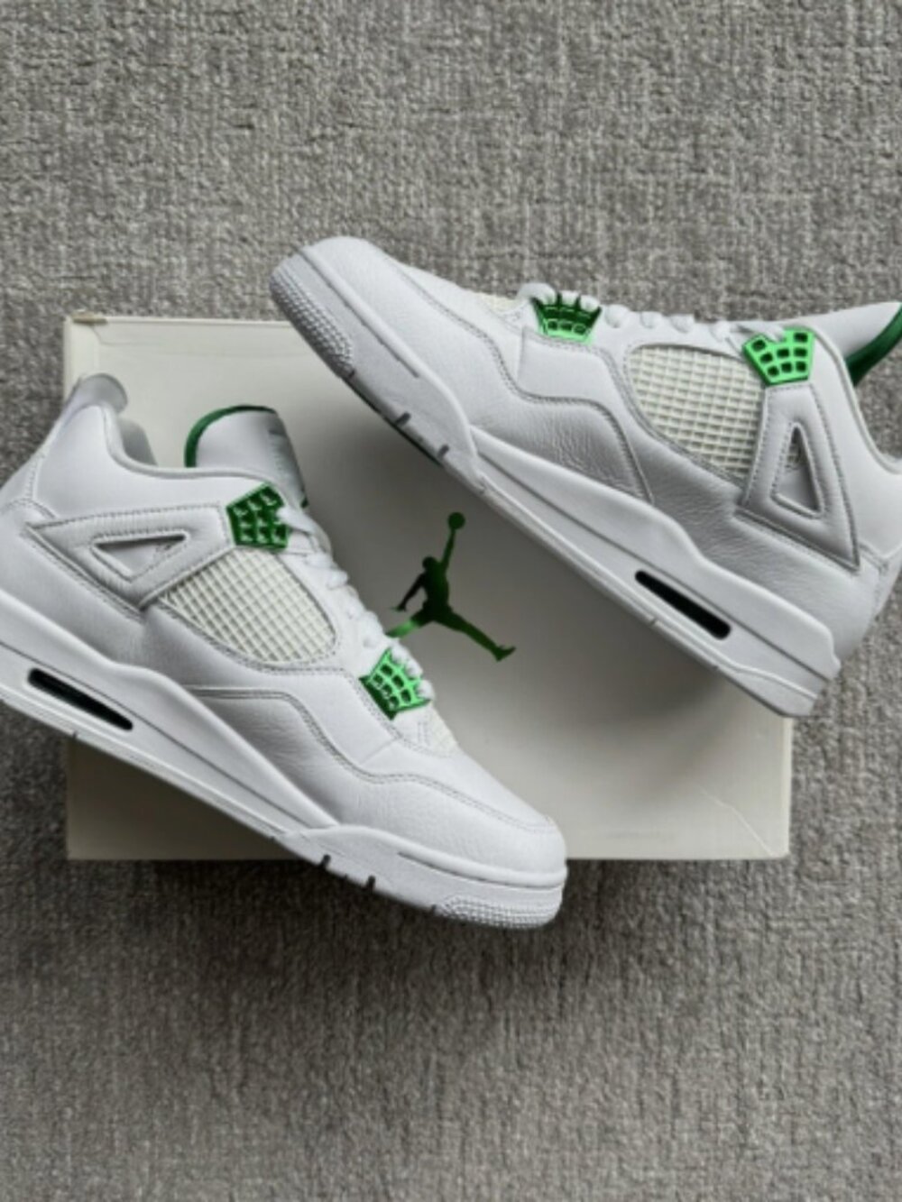 Jordan 4 Retro Metallic - Pine Green